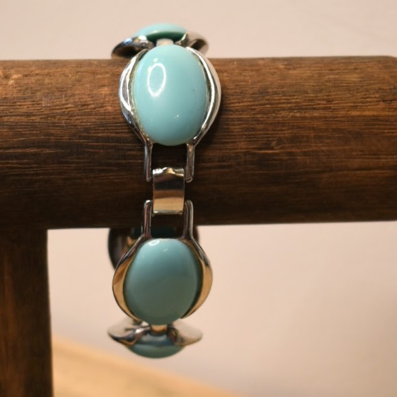 Vintage Faux Turquoise and Silver Plate Chunky Bracelet - Picture 6 of 6